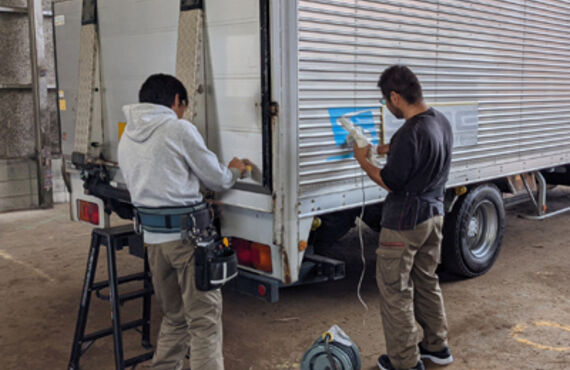 梅雨空の中…　４tマーキング作業を行いました！